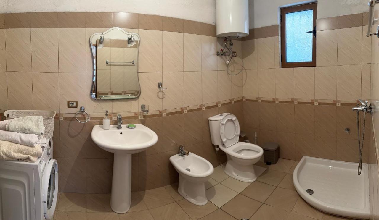 Guri Guest House Pogradec Ngoại thất bức ảnh