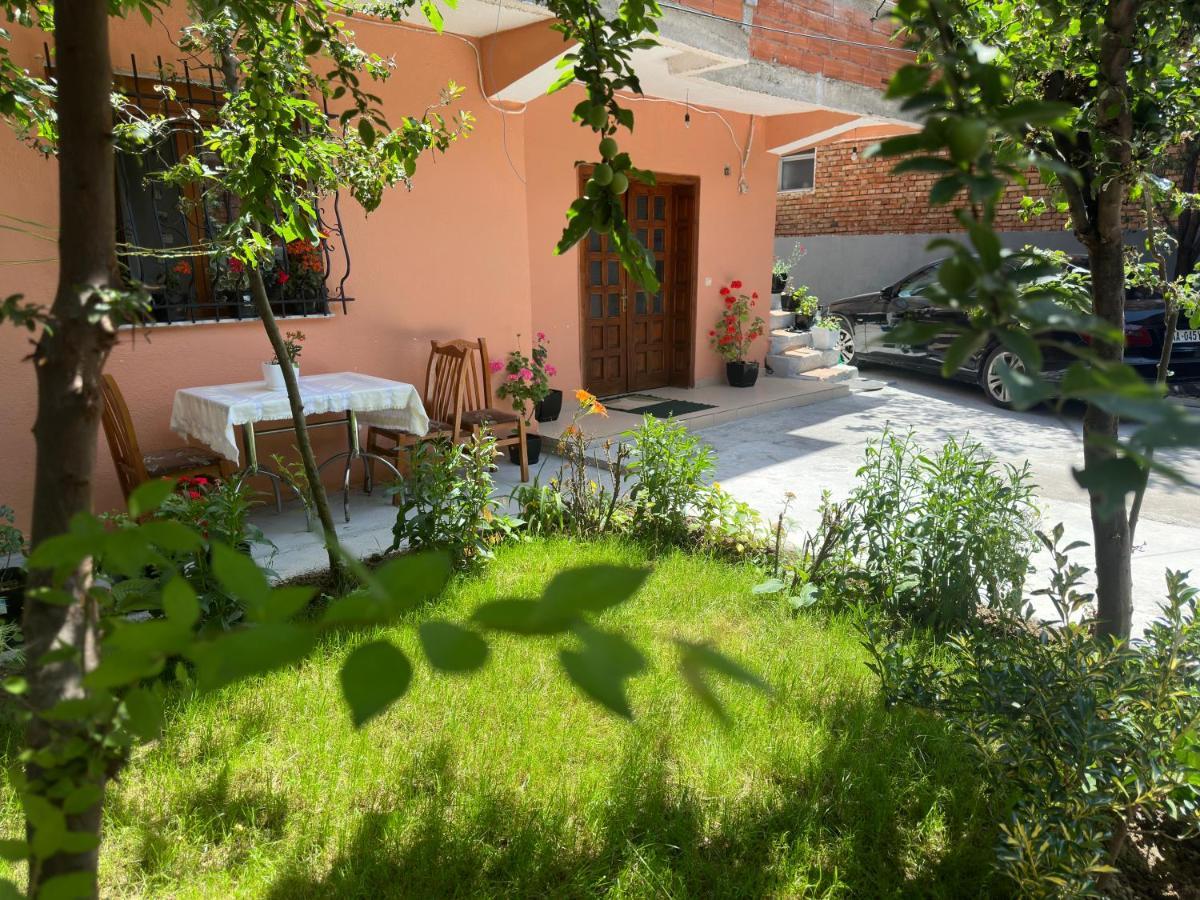 Guri Guest House Pogradec Ngoại thất bức ảnh